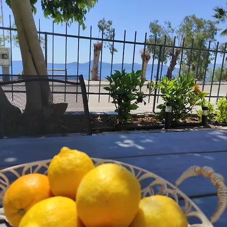 Dolora's בית הארחה Méthana