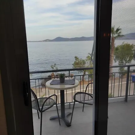 Dolora's בית הארחה