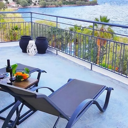 Pensión Dolora's Méthana